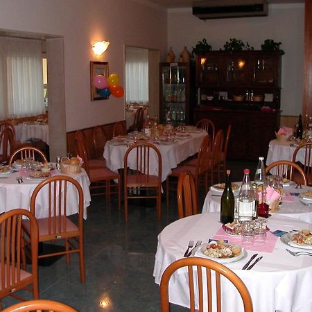 Albergo Aquila ลิโดดิเยโซโล ภายนอก รูปภาพ